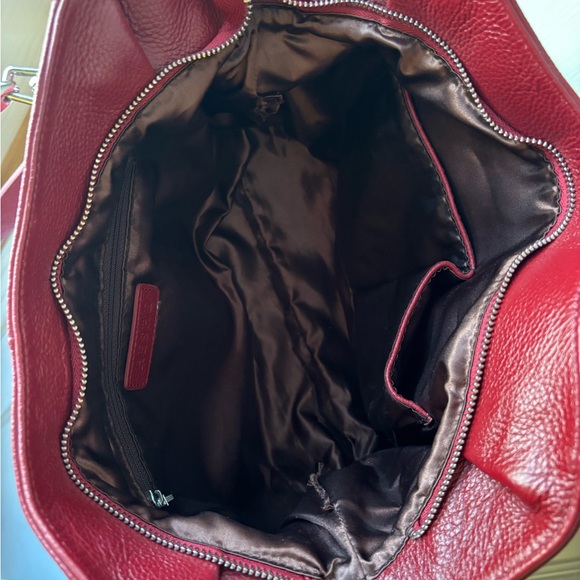 Chic Burgundy Leather Shoulder Bag - Picture 4 of 9